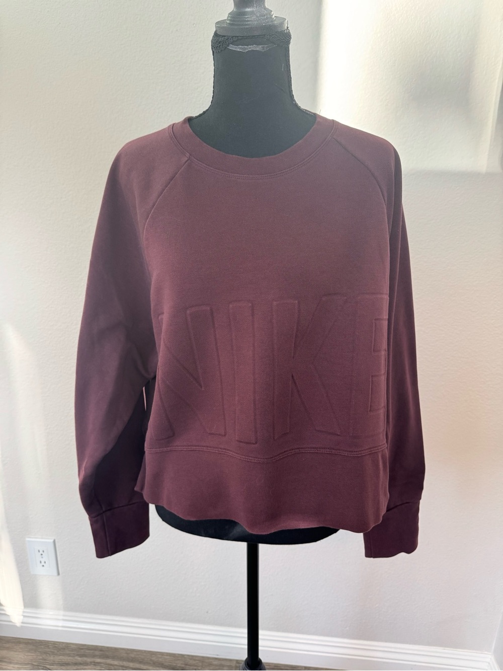 Nike Dri-FIT Burgundy Cropped Embossed Logo Sweatshirt M